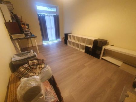 3 bedroom flat to rent - Photo 4