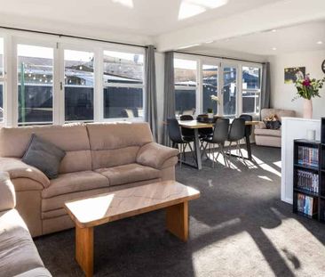Comfortable Family Living with Log Burner & Sunny Deck - Photo 3