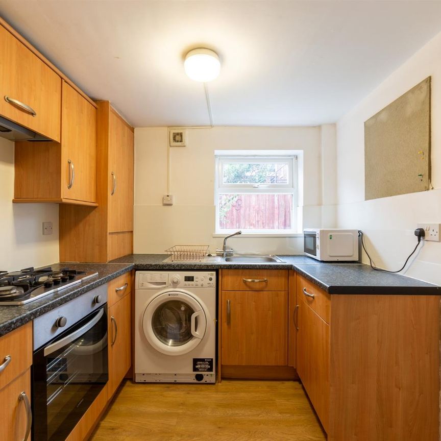 2 bed flat to rent in Helmsley Road, Sandyford, NE2 - Photo 1