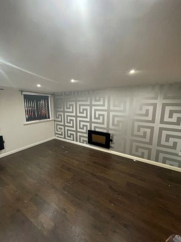 2 Bed Flat, Royal Court, NG5 - Photo 2