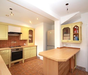 4 bedroom semi-detached house to rent - Photo 3