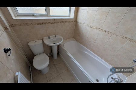 2 bedroom bungalow to rent - Photo 2