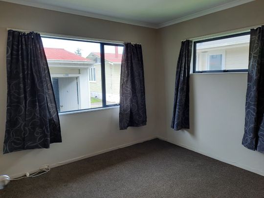 Kelston, Auckland - Photo 1