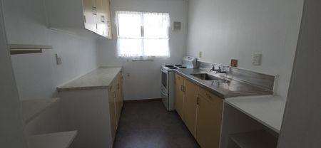 Standalone sunny 2 bed house in a great location - Photo 4
