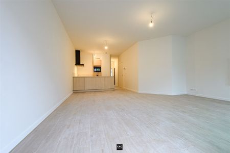 Zonnig en lichtrijk nieuwbouwappartement met 2 slaapkamers in het centrum van Knokke, in een zijstraat van de Dumortierlaan. - Photo 3