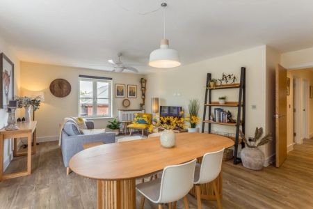 2 bedroom penthouse to rent - Photo 3