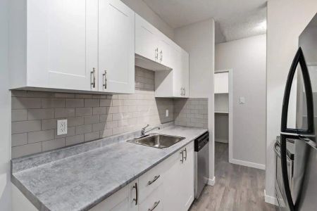 - 1 Bedroom at Mahoney Manor - Photo 3