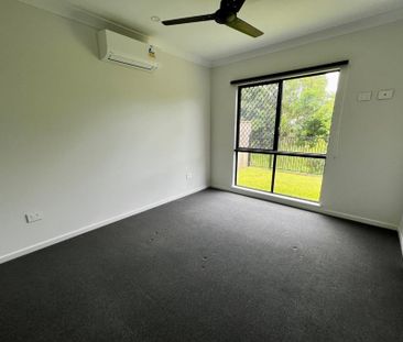 STUNNING FAMILY HOME WITH LAKESIDE LIVING! - Photo 5