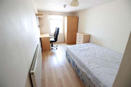 Barchester Close, Cowley, Middlesex, UB8 - Photo 4