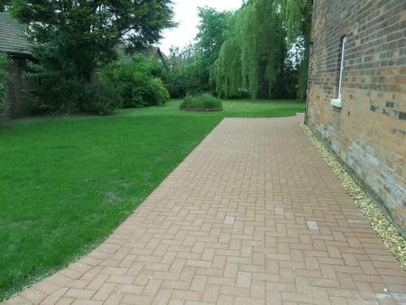 2 bedroom semi-detached house to rent - Photo 2