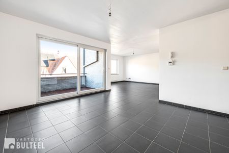 Ruim en lichtrijk duplex appartement in het centrum van Belsele! - Photo 2