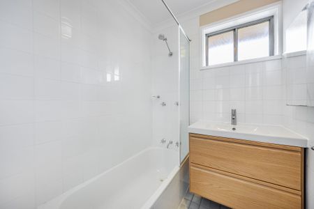 18 Aurora Close, Mawson ACT 2607 - House For Rent | Domain - Photo 3