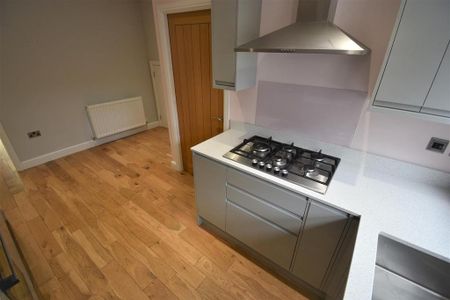 3 bedroom semi-detached house to rent - Photo 4