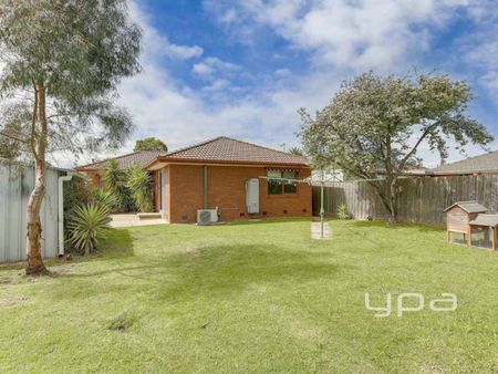 13 Micheline Street, TULLAMARINE - Photo 4