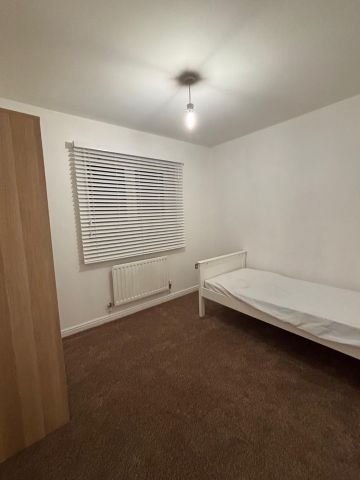 2 Bed Flat, Wickfield Apartments, E15 - Photo 5