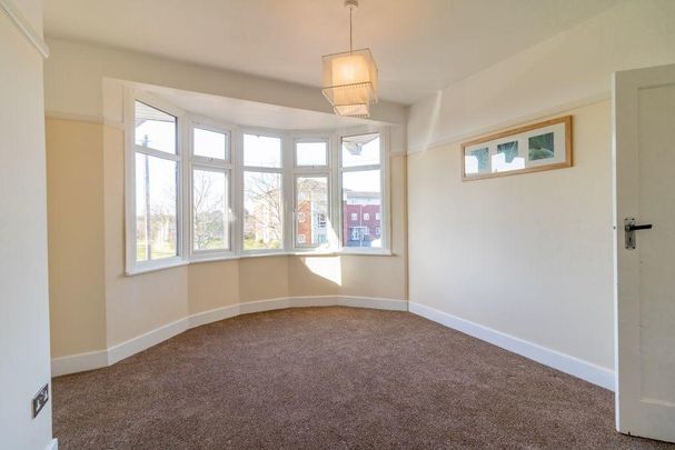 3 Bed Terraced House, Barley Lane, IG3 - Photo 1