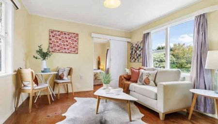 Charming, Well-Presented One-Bedroom Home in the Heart of Brooklyn - Photo 2