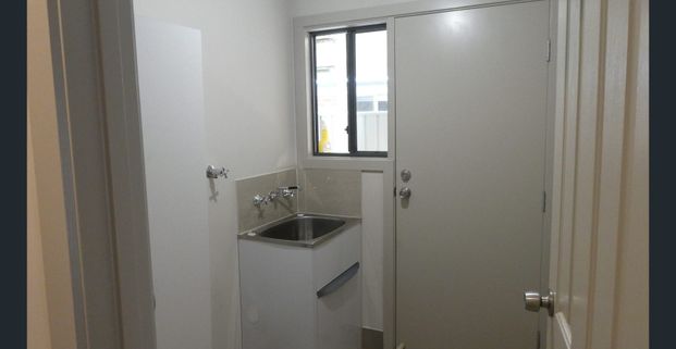 Neat as a pin with low maintenance gardens - Photo 1