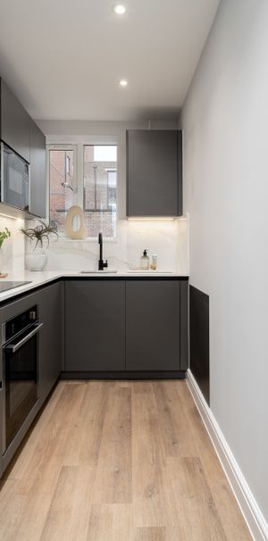 Park Street Room 1 - Photo 2