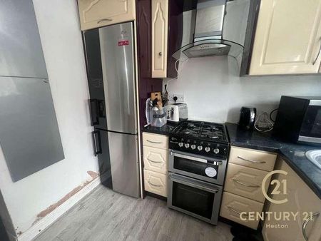 Annex, Sutton Square, TW5 - Photo 5