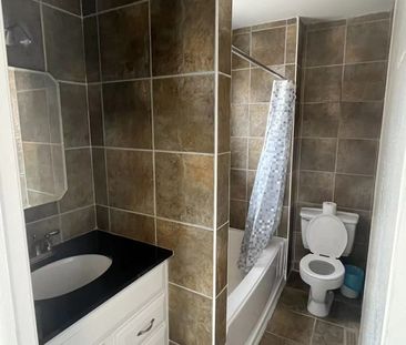 For Lease - 16 Cartier Crescent Unit# 2, Richmond Hill, Ontario - Photo 5