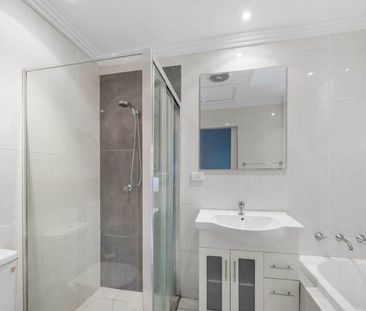 4 Bedroom Duplex with Park View!! - Photo 6