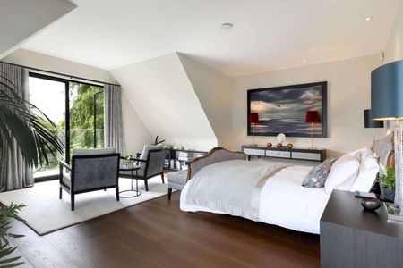 Immaculate home on a private drive with direct access to the River Thames - Photo 4