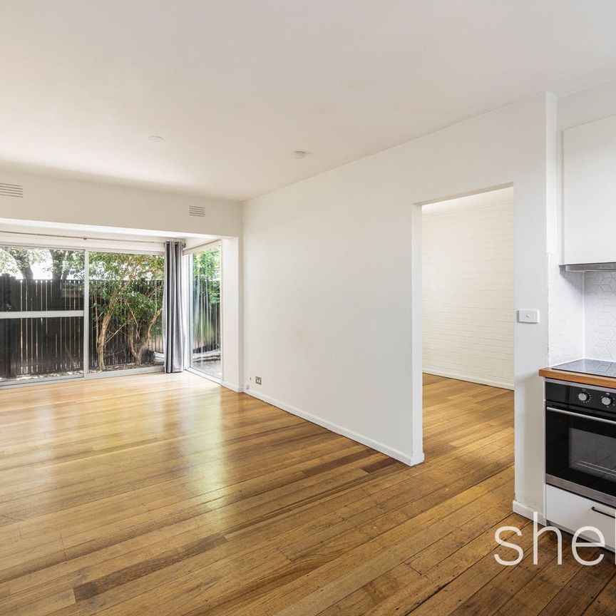 Secure and private with a courtyard in St Kilda - Photo 1