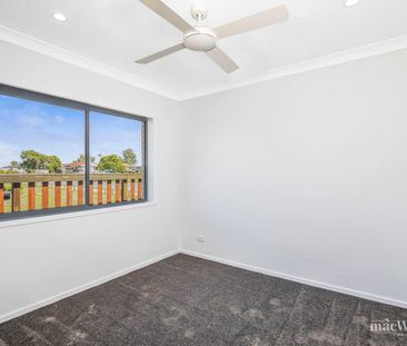 Spacious Family Home in Prime Strathpine Location - Photo 4