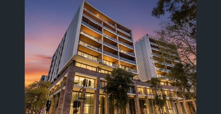 Top Floor Entry To Designer Living - Photo 2
