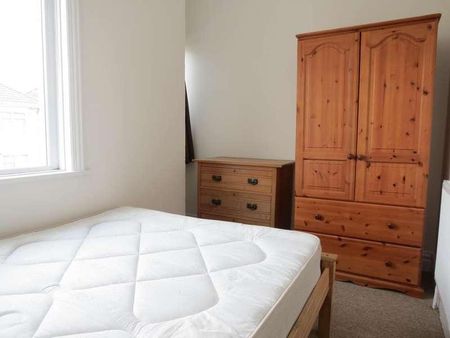 Bedroom Detached House In Winton, BH9 - Photo 5