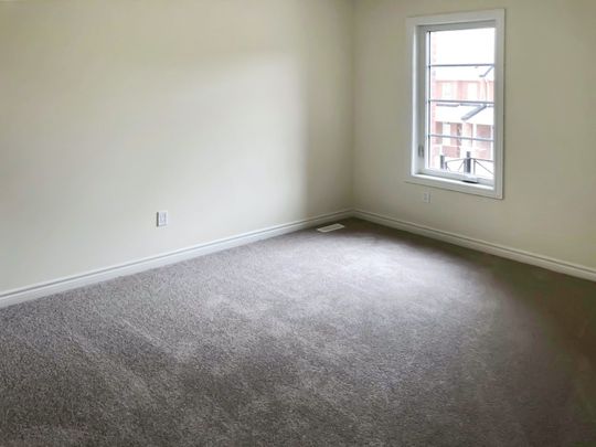 For Lease - 31 Walter Proctor Road, East Gwillimbury, Ontario - Photo 1