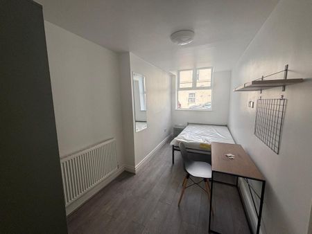 7 bedroom flat to rent - Photo 4