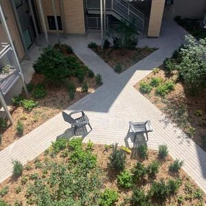 STUDIO SPACIEUX AVEC VUE SUR UN LUXURIANT JARDIN PRIVÉ RENOVE - Photo 2