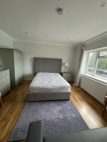 Room in a Shared House, Redford Avenue, SM6 - Photo 2