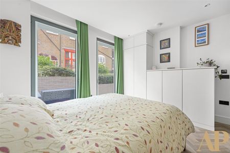 Cuthbert House, Brigade Mews, London - Photo 3