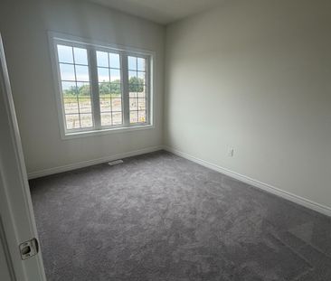 For Lease - 1230 Elizabeth Mackenzie Drive, Pickering, Ontario - Photo 3