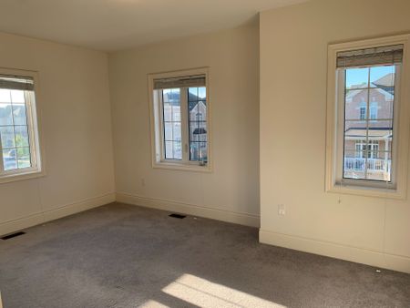 For Lease - 3127 Streamwood Pass, Oakville, Ontario - Photo 2