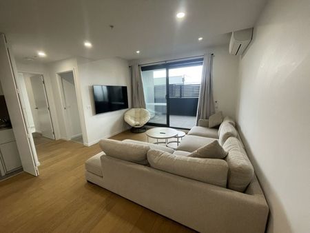 Stylish Apartment for Rental in the Heart of Carnegie - Photo 3