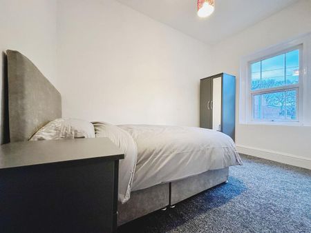 4 bedroom detached house to rent - Photo 2