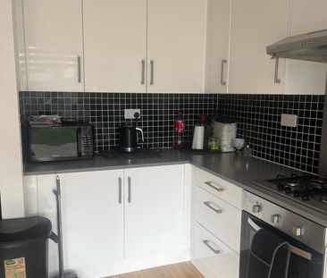 Ensuite -double bedroom to let close to barking side station- 850 pcm - Photo 5