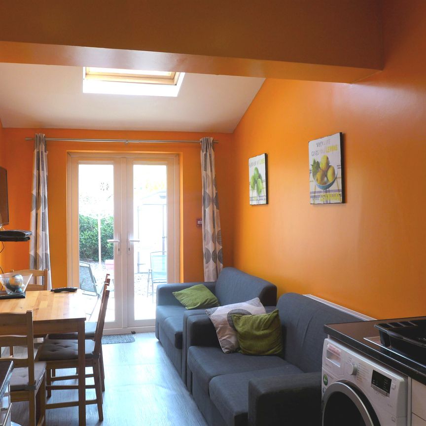 Large Double Loft Room With Ensuite - Photo 1