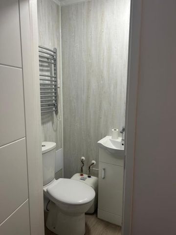 1 bedroom in a house share to rent - Photo 4