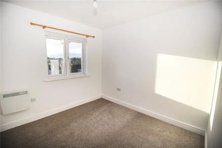 3 bedroom end of terrace house to rent - Photo 4