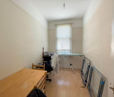 3 bedroom flat to rent - Photo 6