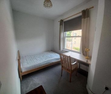 4 bedroom semi-detached house to rent - Photo 5