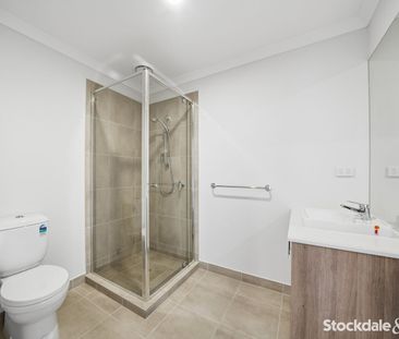 Easy-Care Living in the Heart of Emu Springs, Sunbury - Photo 6