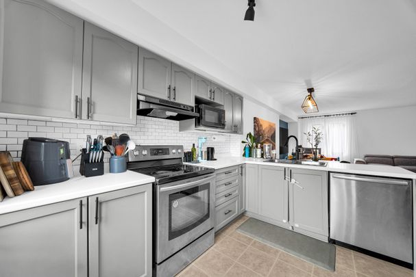 For Lease - 527 SIMRAN Private, Barrhaven, Ontario - Photo 1