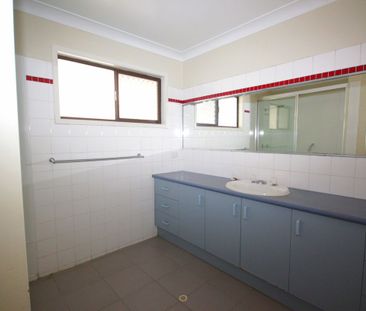 Large Nerang Family Home with Dual Living - Photo 2