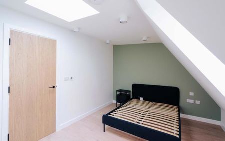 A brand new, high-spec one-bedroom flat in vibrant Bristol, offering modern open-plan living, underfloor heating, built-in storage, energy efficiency, and excellent access to public transport, shops, parks, and city amenities—ideal for couples seeking urban comfort. - Photo 5